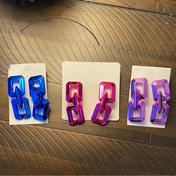 SALE! ⭐️ 2 for $20 Chunky chain link dangle earrings! 90s style! - Picture 2 of 2